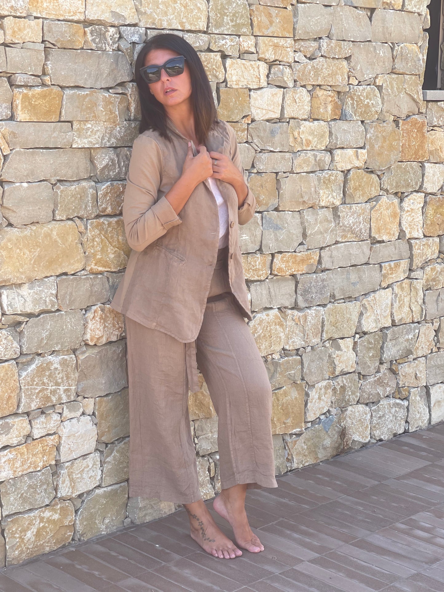 The Florence Linen Blazer is your go-to for warm-weather sophistication. Crafted in Italy with 100% linen and soft jersey sleeves, it offers a relaxed fit that blends tailoring with comfort. Perfect for layering over linen sets or styling solo, it brings a refined edge to your everyday wardrobe.