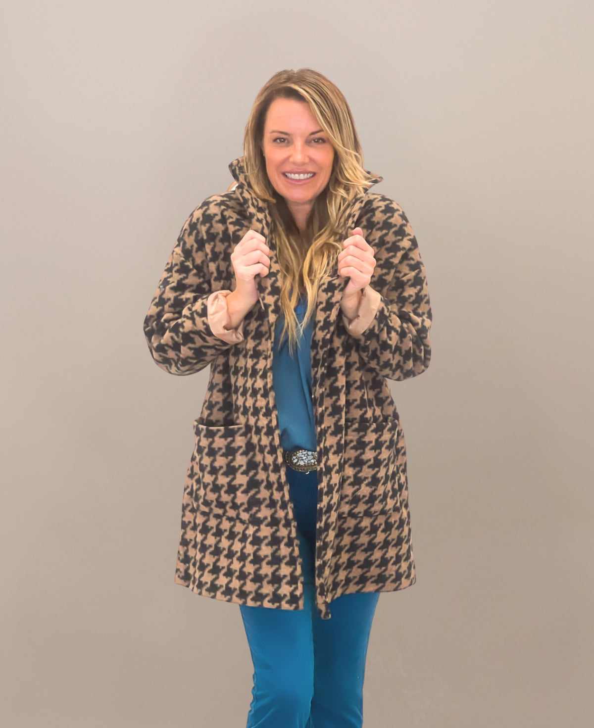 Camel mid-length houndstooth-patterned coat in a chic, timeless style, fully lined for comfort and warmth, offering a modern twist on the classic long overcoat.