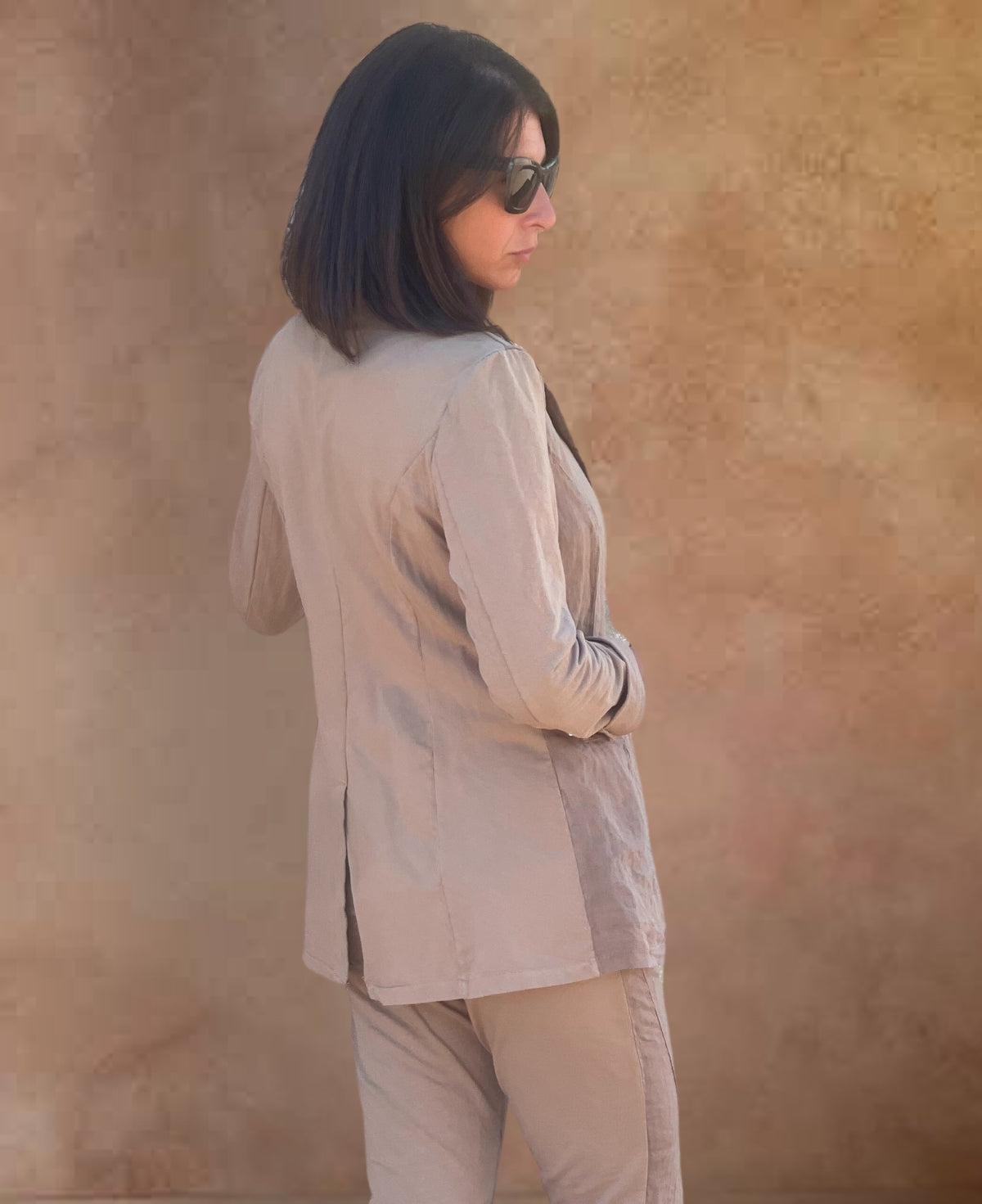 Florence Blazer in Camel from the Florence Collection by Jenny Jazz Designs – an unlined, premium linen blazer highlighting the soft cotton jersey details, designed for versatile, elegant Italian fashion.