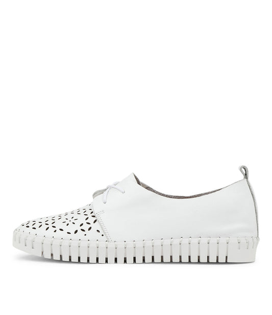 Side profile of the HEXTER casual leather sneakers by Django & Juliette, featuring a lace-up design and laser-cut detailing.