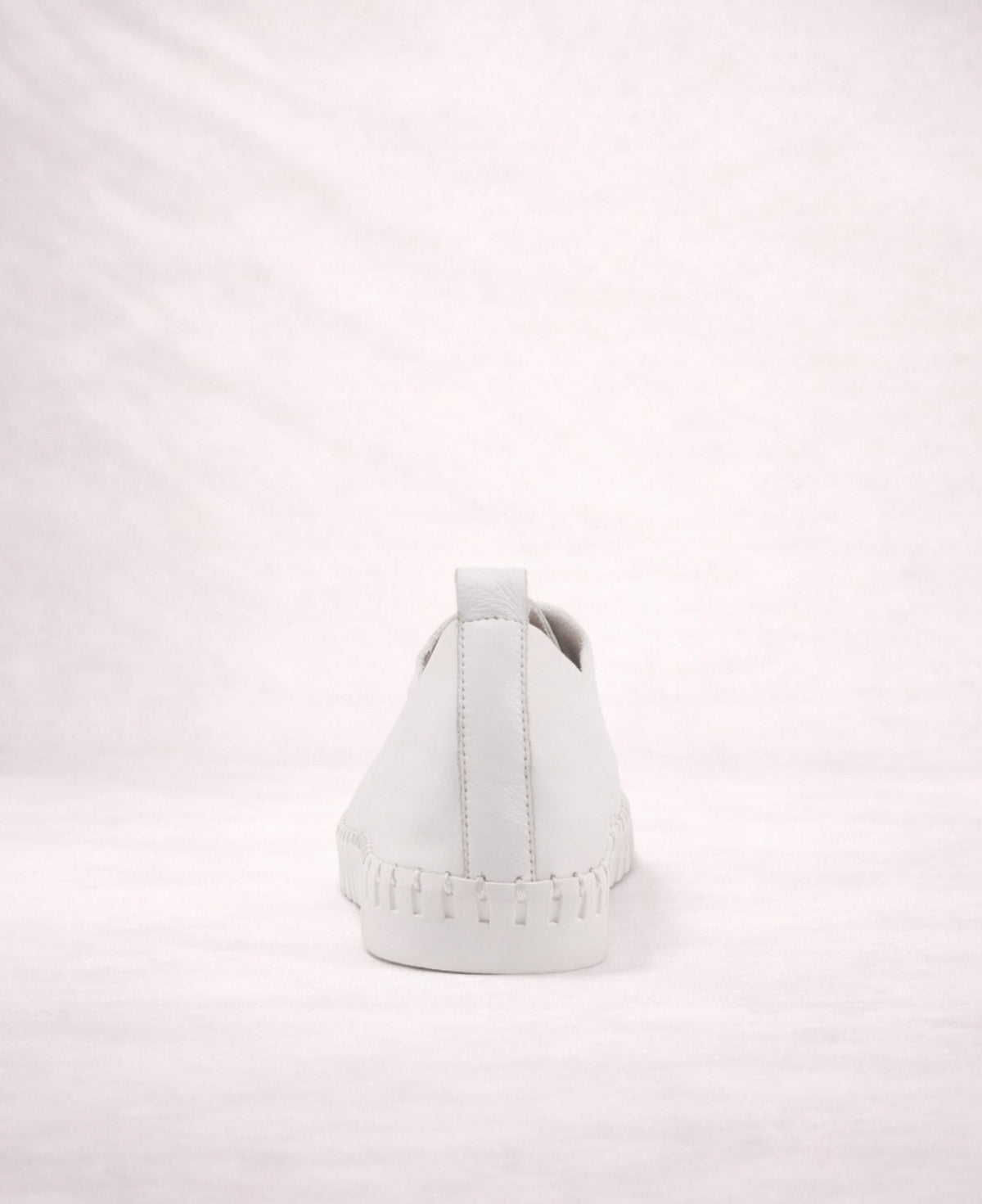Back view of Hexter white leather sneakers showing heel stitching, pull tab detail, and flat rubber sole