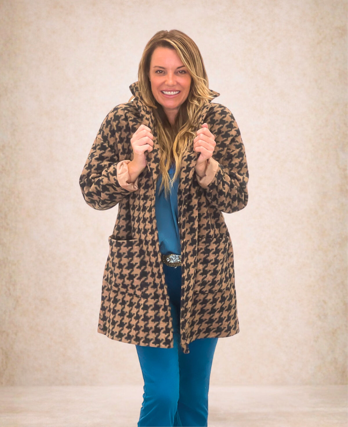 Camel mid-length houndstooth-patterned coat in a chic, timeless style, fully lined for comfort and warmth, offering a modern twist on the classic long overcoat.
