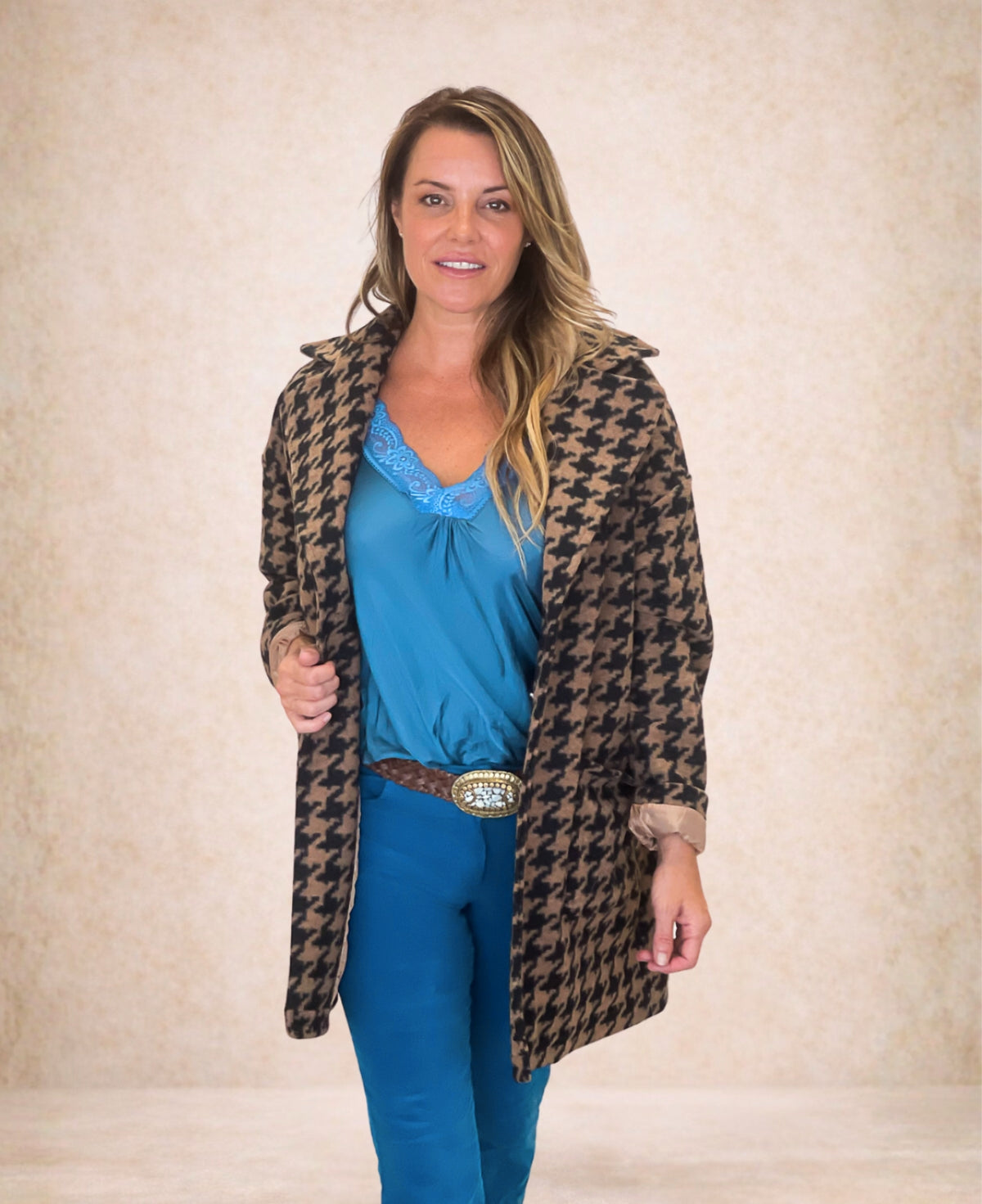 Camel mid-length houndstooth-patterned coat in a chic, timeless style, fully lined for comfort and warmth, offering a modern twist on the classic long overcoat.
