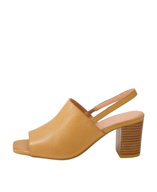 Side profile of the PYPER tan leather heeled mule by Django & Juliette, featuring a slingback heel strap and stacked block heel.